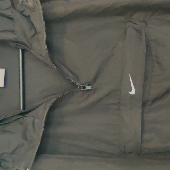 Nike lightweight, black packable running top with hood XL - Picture 3 of 11